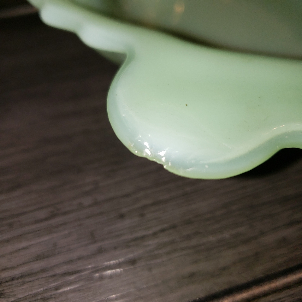 Vintage Jadeite Maple Leaf Dish. - Picture 4 of 5